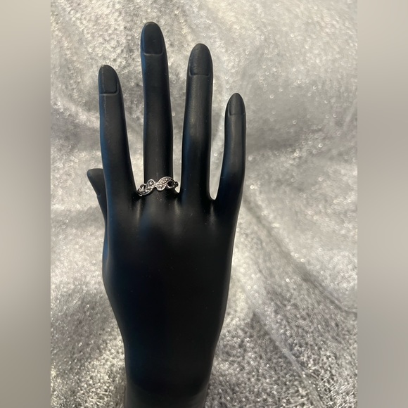 NEW: Elegant Vintage Stackable Style Finger Jewelry Decor - Picture 3 of 5